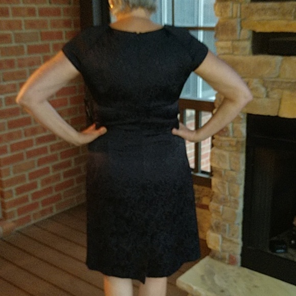 Tahari Black brocade design - Picture 3 of 7